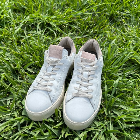 Shana Low Top Sneaker In
Chalk White/ Pink women sise 8 gently used 🌷 - Picture 7 of 12